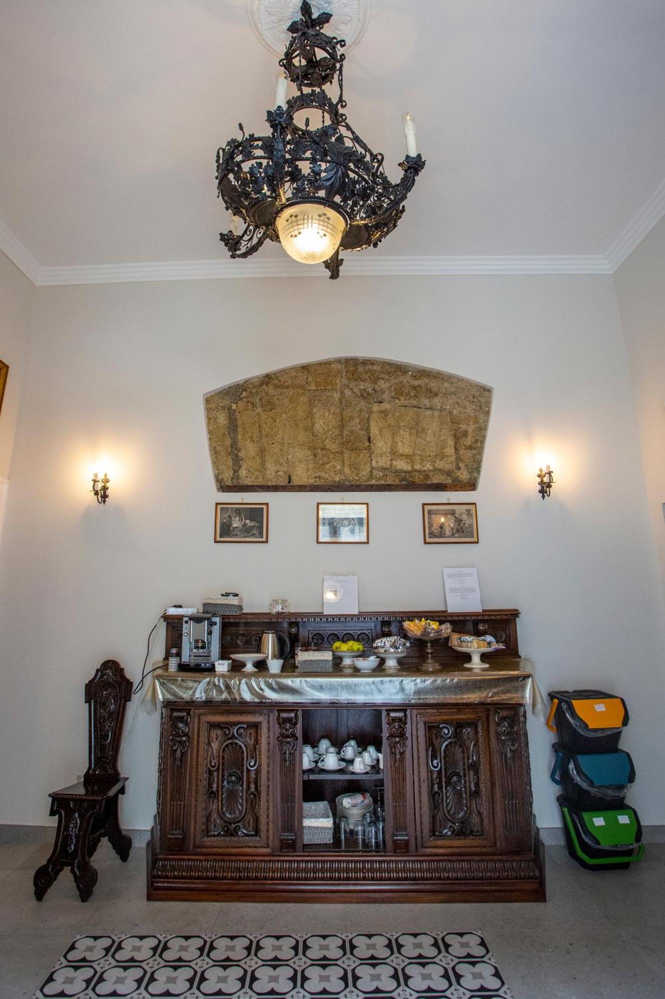 Xenia Neapolis Hotel Bagian luar foto