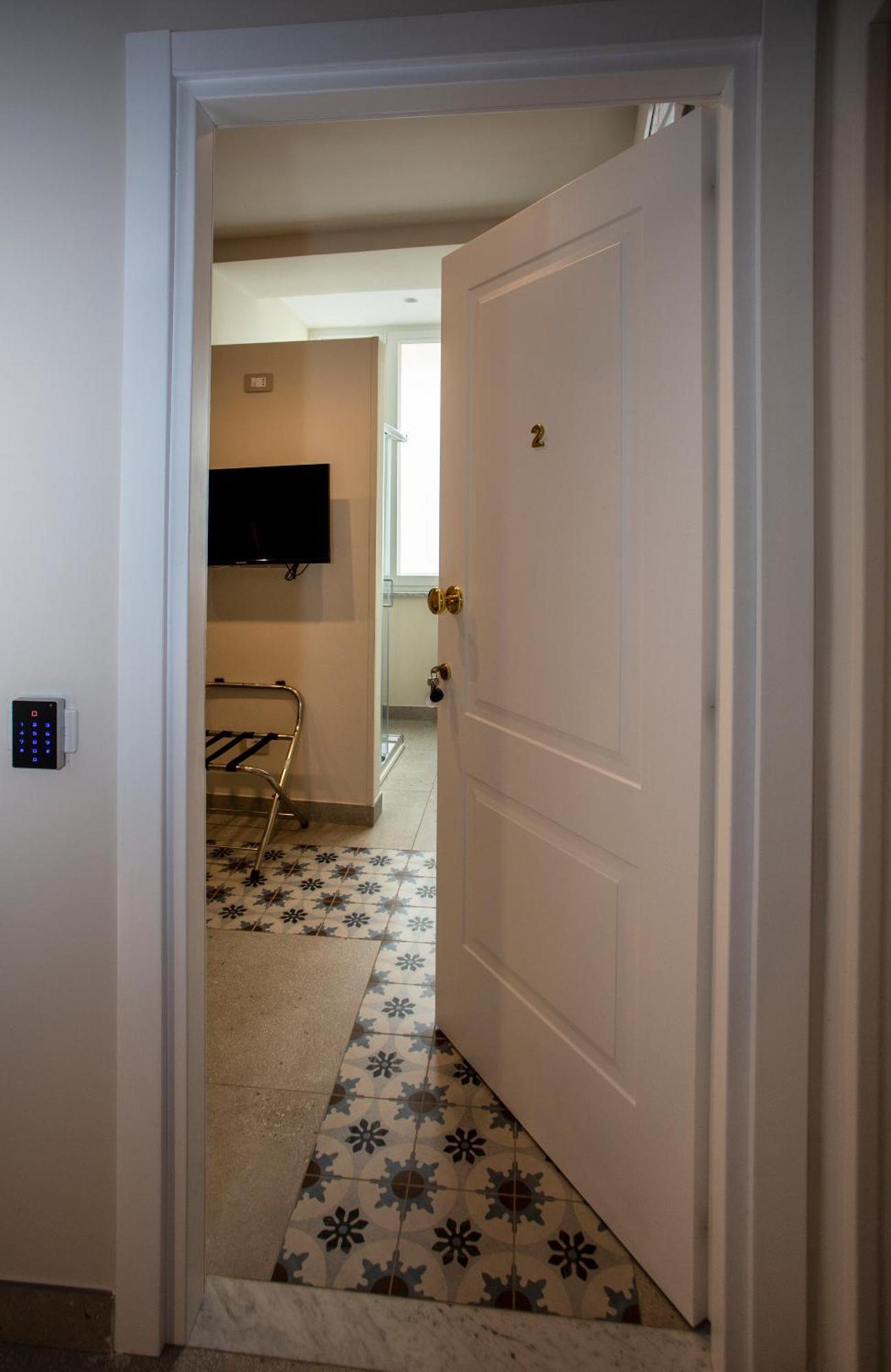Xenia Neapolis Hotel Bagian luar foto
